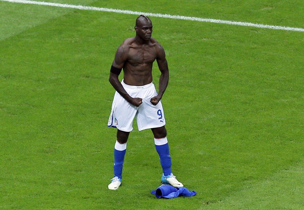 Sulle spalle di Mario, il "negro" italiano