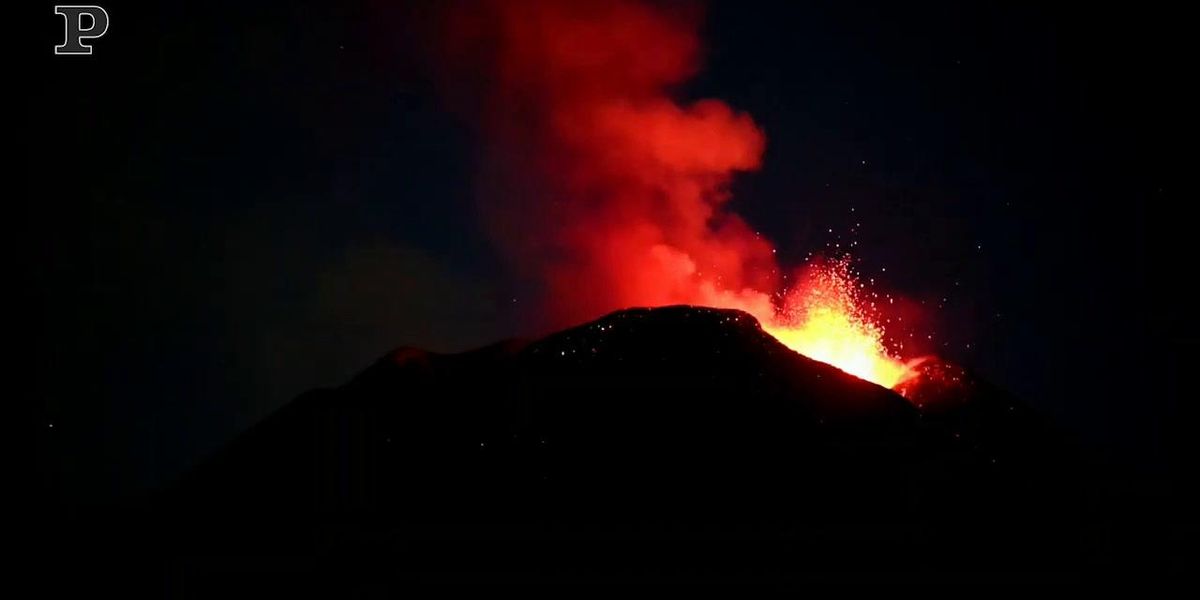 L'Etna continua a dare spettacolo: nuova eruzione nella notte | video