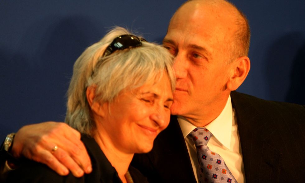 Ehud Olmert: si aprono le porte del carcere