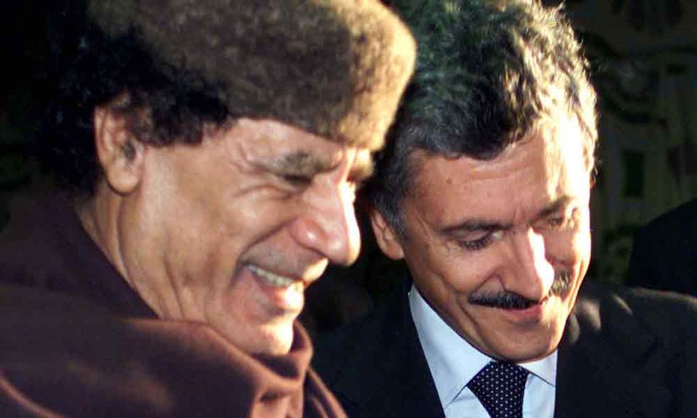D'Alema come Gheddafi: linciato senza (meritare) pietà