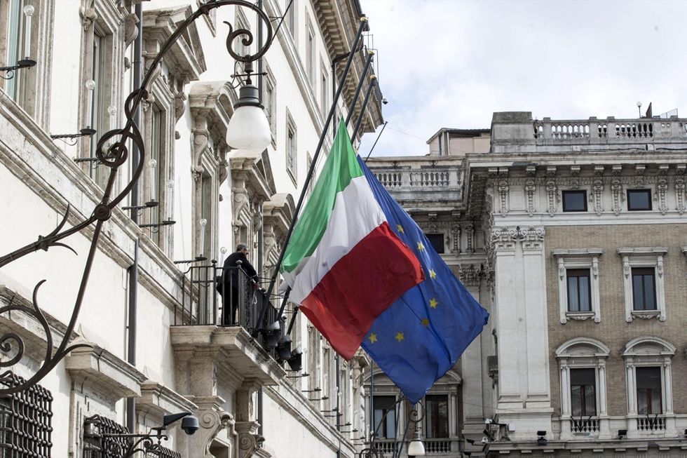 Perché Conte rischia di essere la "colf" di Salvini e Di Maio