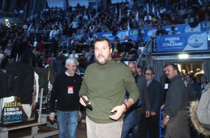 Salvini manifestazione Paladozza Bologna Bergonzoni
