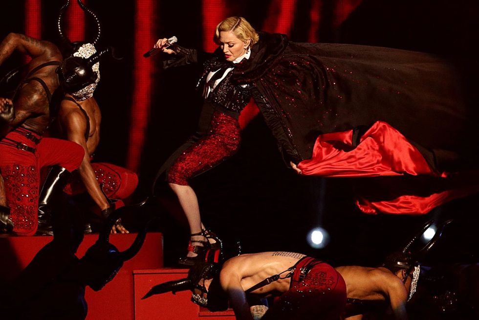 Madonna cade rovinosamente ai Brit Awards: 5 epic fail indimenticabili - Video