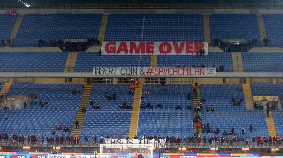 Striscioni e silenzio, la notte (vincente) del Milan: "Game over"