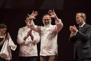 La gioia di chef Norbert Niederkofler del ristorante St. Hubertus di San Cassiano (Bolzano)