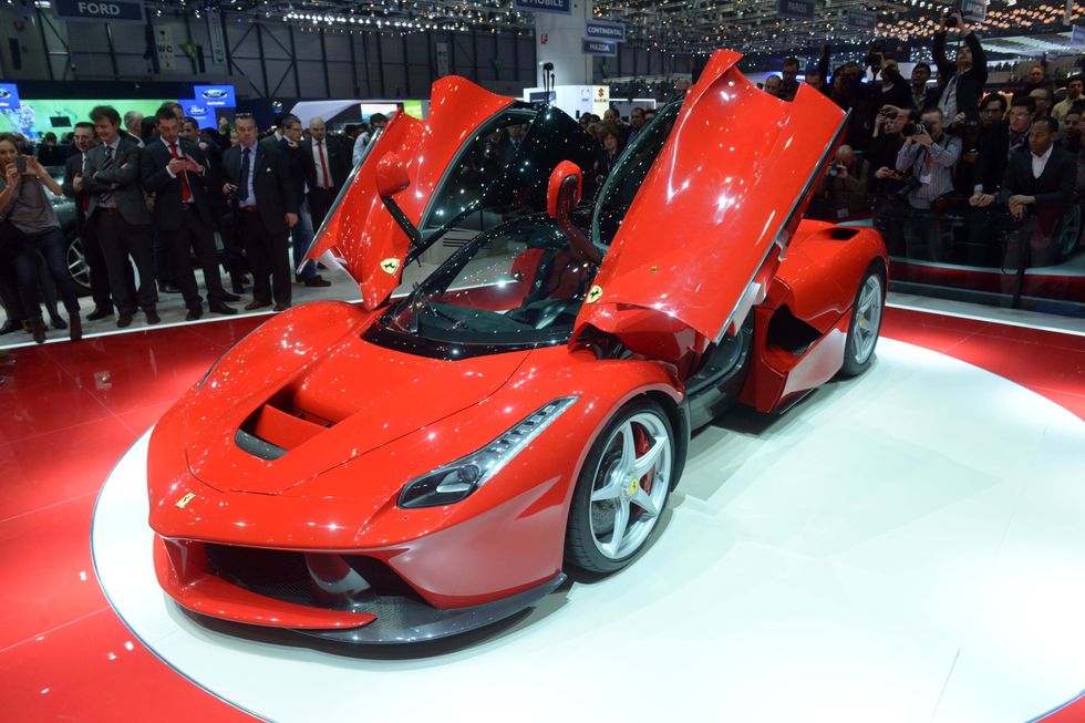 Ferrari sfida Volkswagen, premi di produzione record