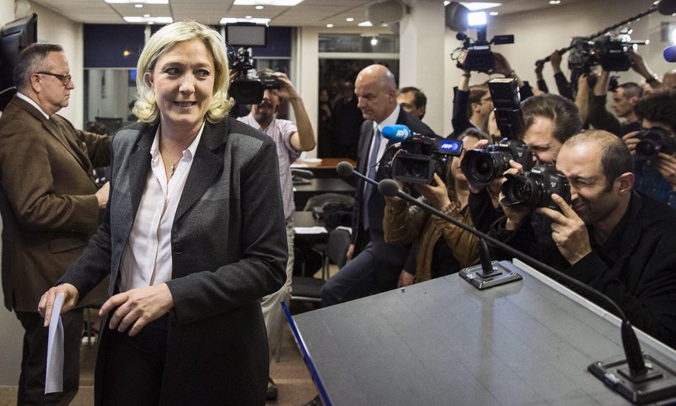 Finanziamenti illeciti al Fn: un'altra tegola per Marine Le Pen