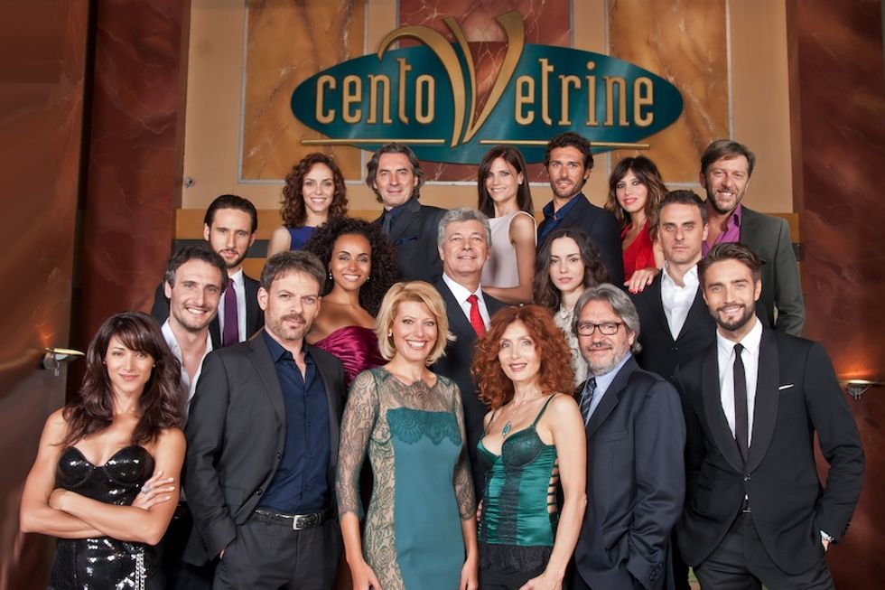 CentoVetrine, la soap di Canale 5 compie 13 anni