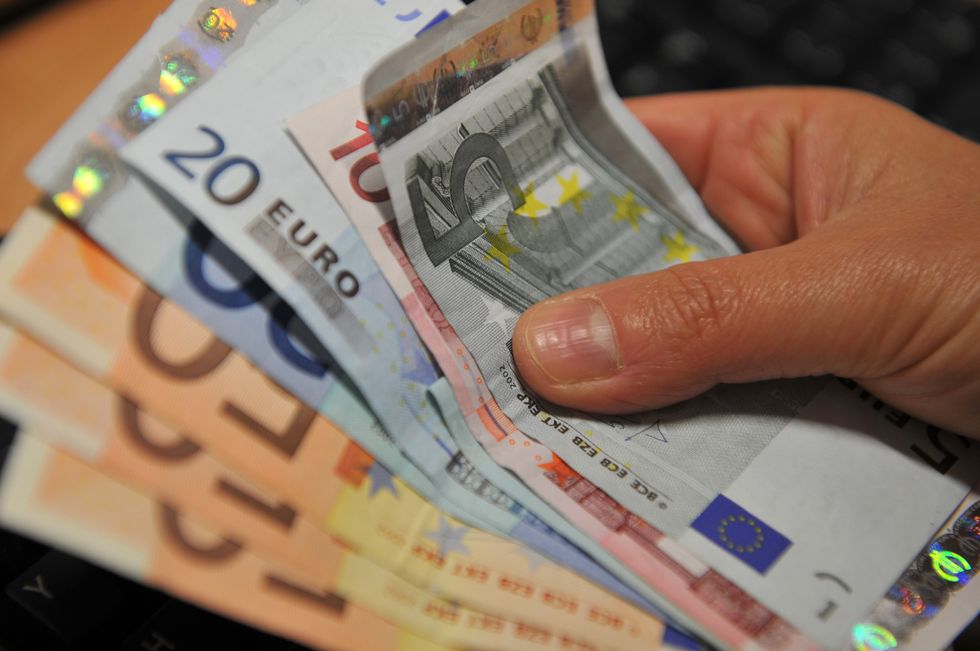 Crisi: tra tasse, inflazione e caro-mutui, costerà più di 8mila euro a famiglia.