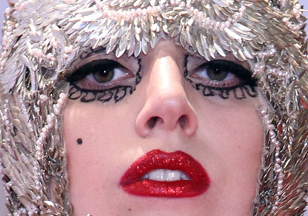 Lady Gaga, 40.000 euro per un acquario di carpe koi