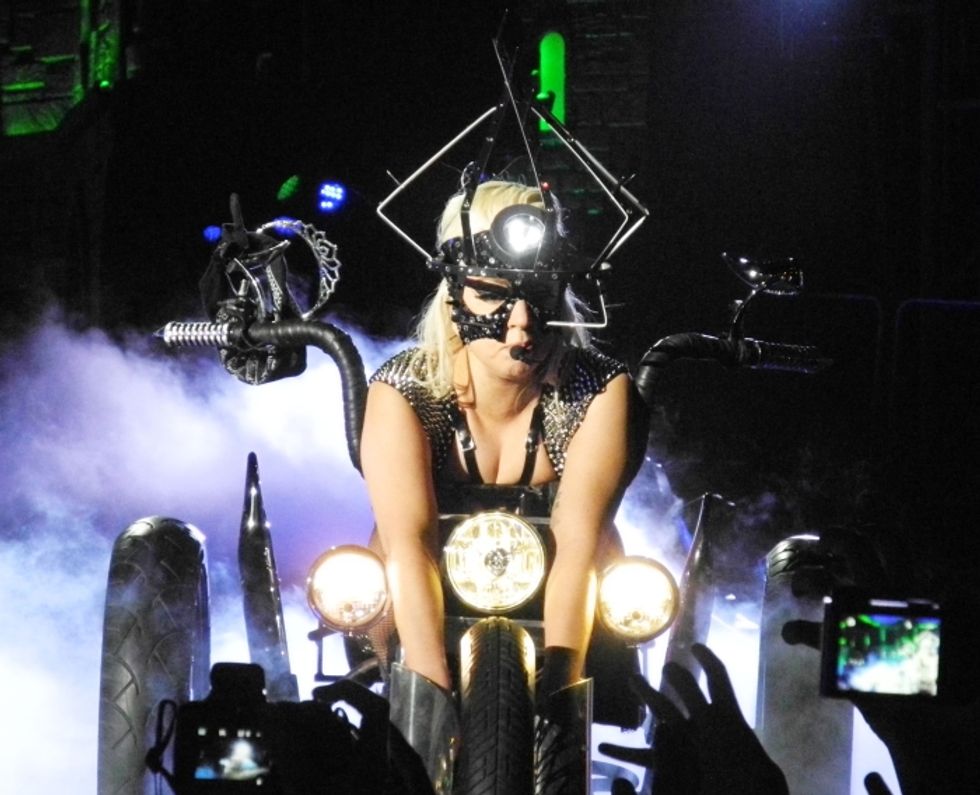 Lady Gaga arriva a Milano: la scaletta del concerto