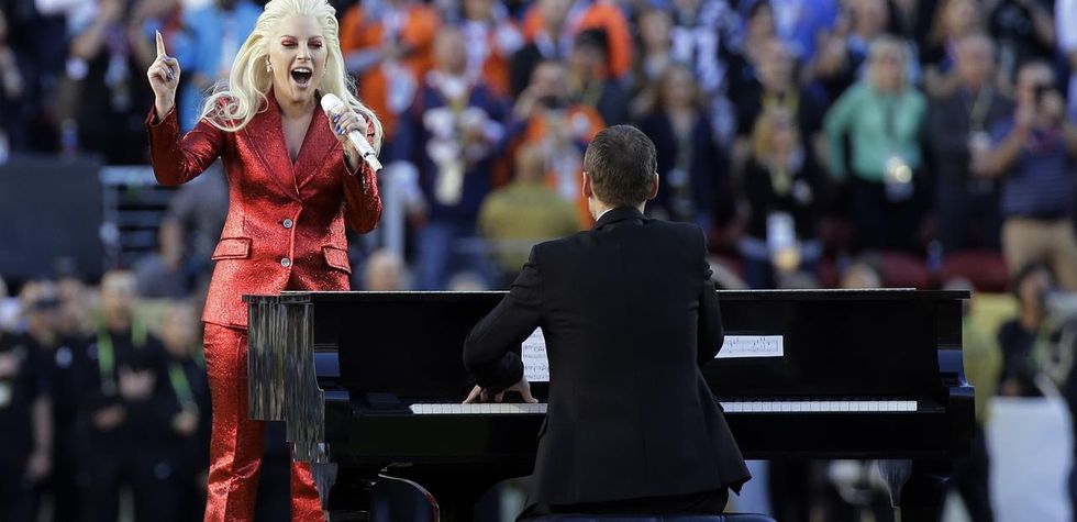 Lady Gaga, Coldplay,Beyonce e Bruno Mars incantano il Super Bowl - Video
