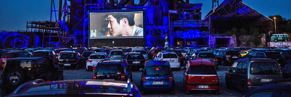 Drive-in, il cinema rinasce in auto nelle sale all'aperto