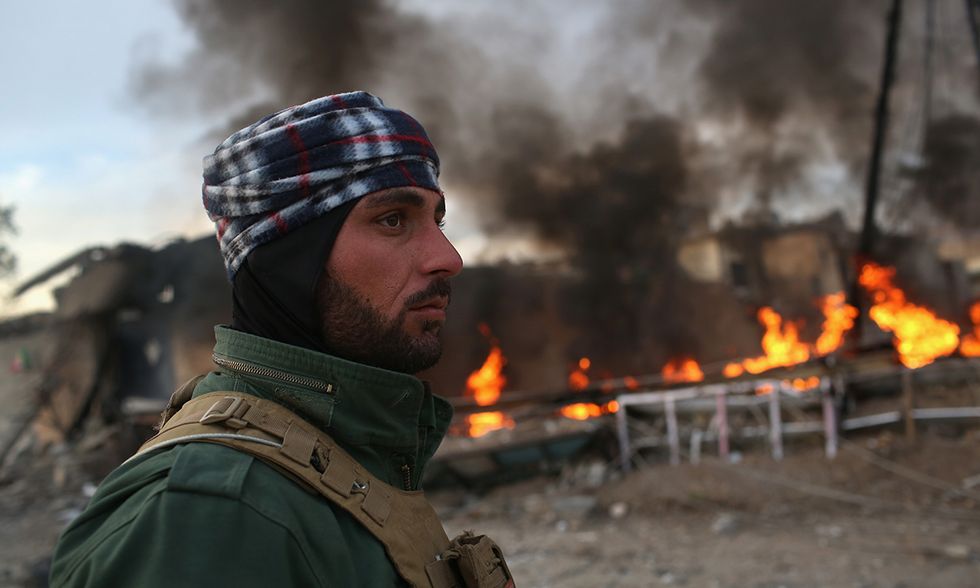 Le forze curde tra le rovine di Sinjar liberata dall'ISIS