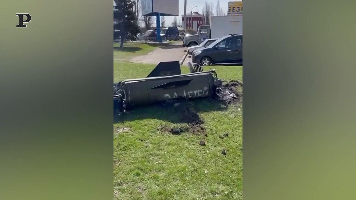 Le immagini del missile che ha colpito la stazione di Kramatorsk | Video