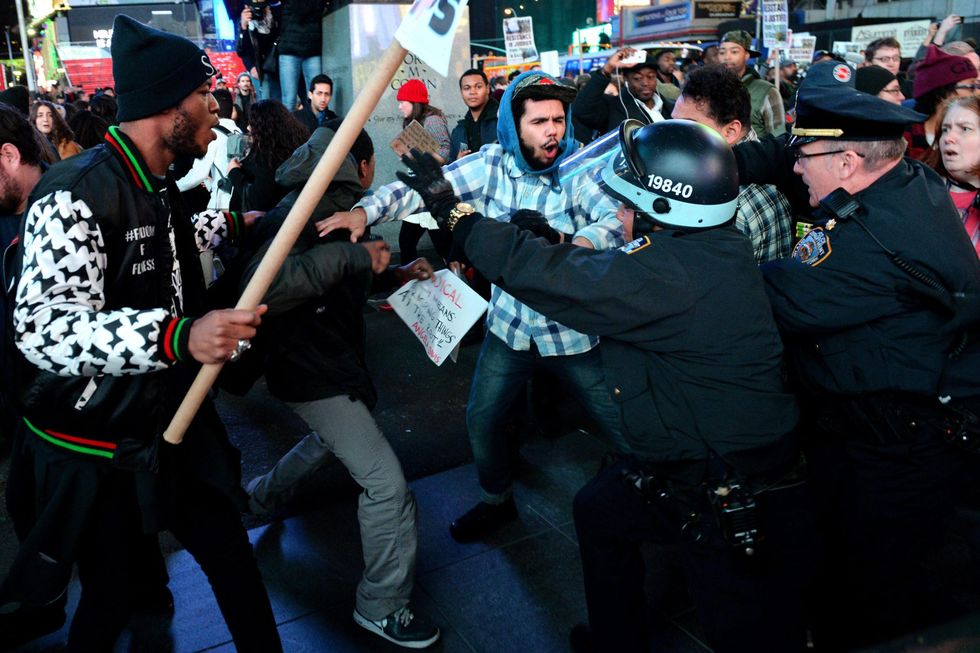 Ferguson, la protesta infiamma gli Stati Uniti