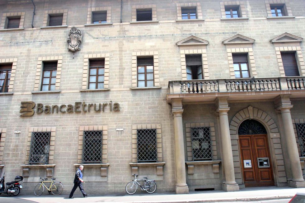 Banca Etruria: la Gdf perquisisce la sede centrale di Arezzo