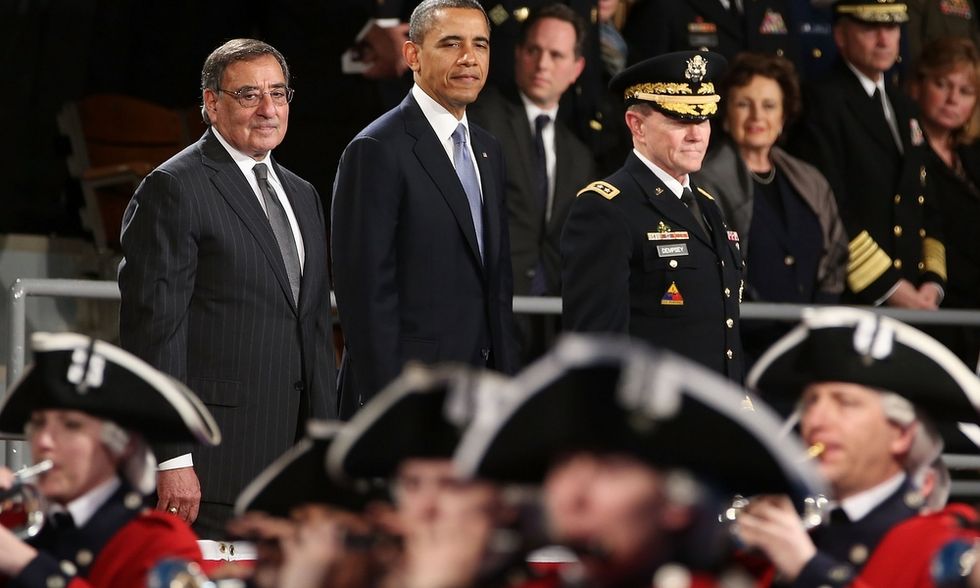 Obama preso a schiaffi dall'ex capo del Pentagono