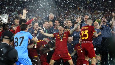 roma conference league mourinho finale vittoria friedkin festa 