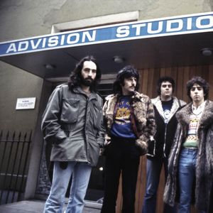 ​Premiata Forneria Marconi (Franco Mussida, Franz Di Cioccio, Flavio Premoli, Mauro Pagani, Patrick Djivas) dagli Advision Studios di Londra nel 1975