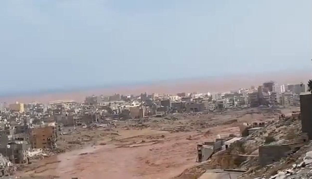 Libia, diga cede dopo una tempesta: migliaia di morti a Derna i video