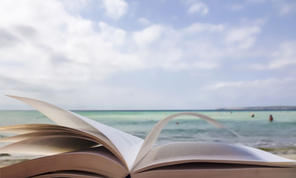 Libri per l’estate: 3 esordi da portare in vacanza