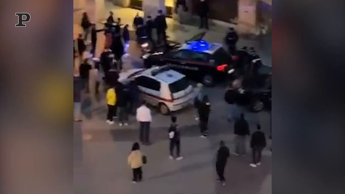 Livorno, Polizia e Carabinieri aggrediti durante controllo anti-Covid | video