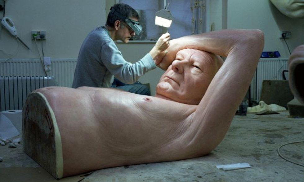 Arte - A Londra le sculture iperrealistiche di Ron Mueck