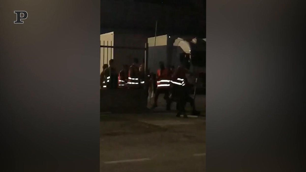 Lodi, rissa tra dipendenti a Tavazzano: 9 feriti | video