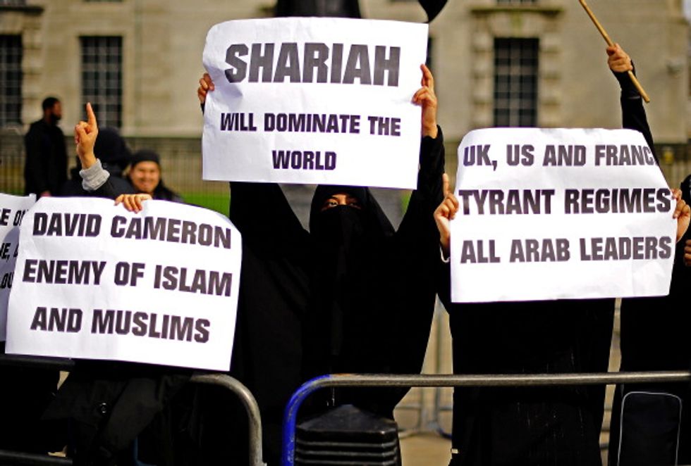 E Cameron si accorge di avere la jihad in casa