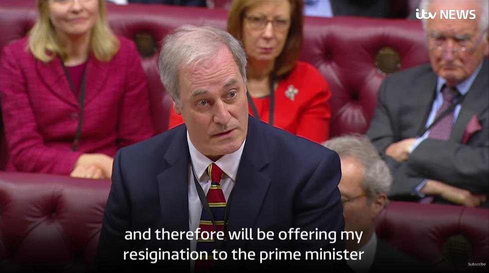 Lord Bates Ministro inglese si dimette per ritardo di due minuti