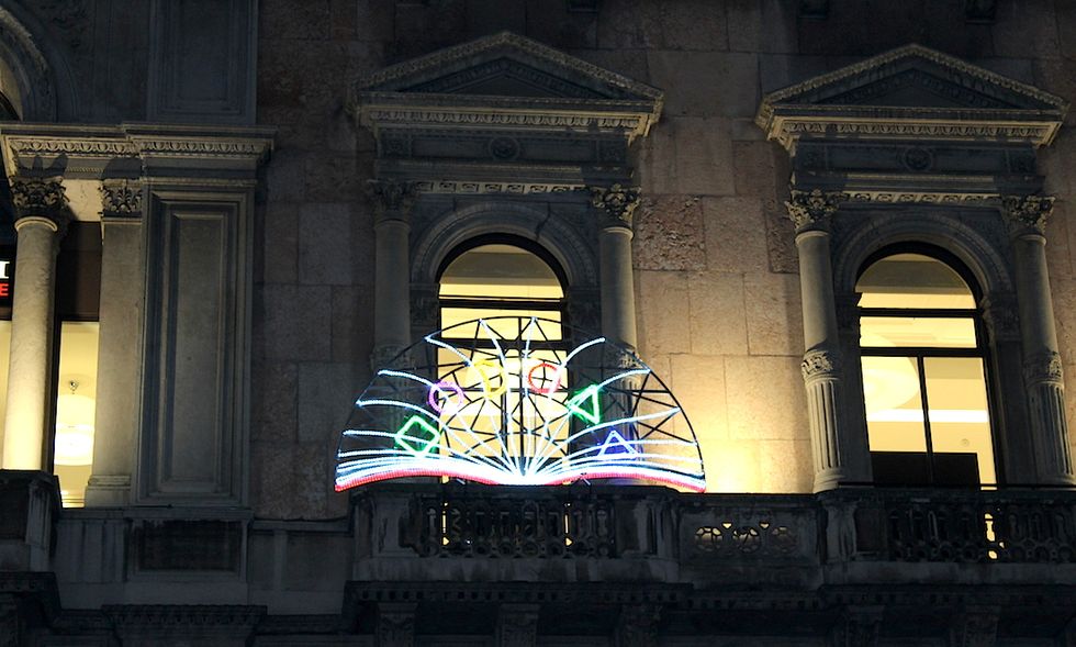 L'arte celebra la lettura sul Megastore Mondadori in Piazza del Duomo