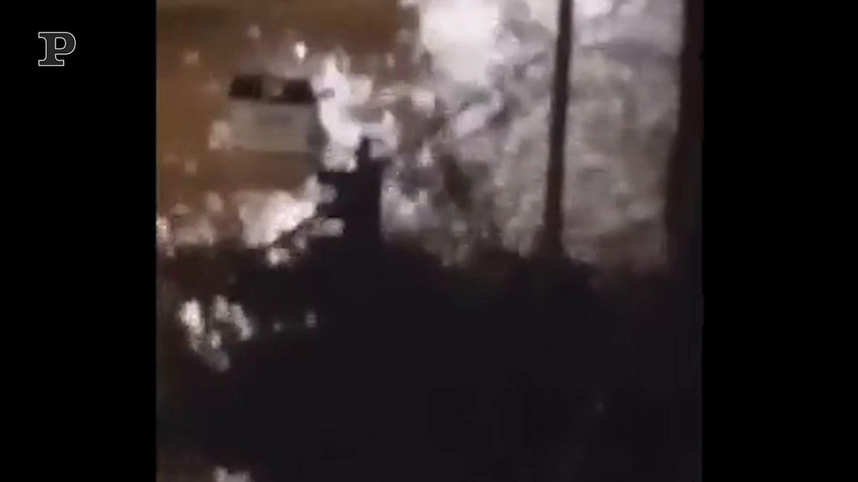 Maltempo a Palermo, a Mondello le strade vengono invase dall'acqua | video