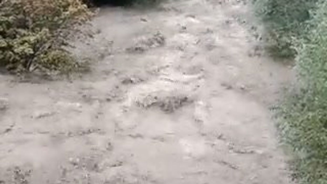 Maltempo Valtellina: torrenti esondati, famiglie evacuate e strade chiuse | video