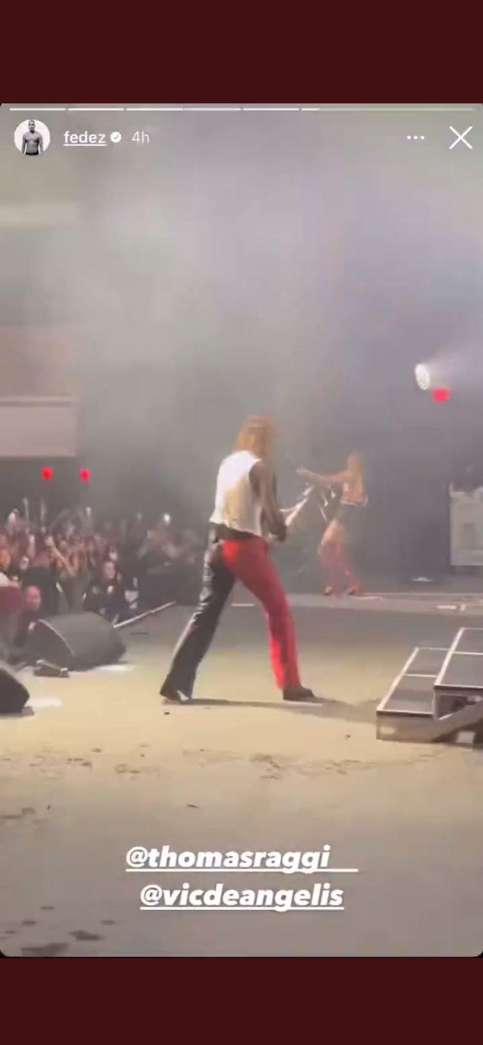 I Maneskin distruggono gli strumenti musicali sul palco a Las Vegas | video