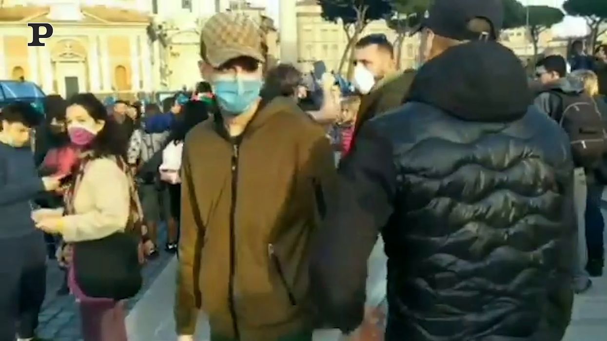 Coronavirus, scontri con la polizia a Roma per le nuove misure | video