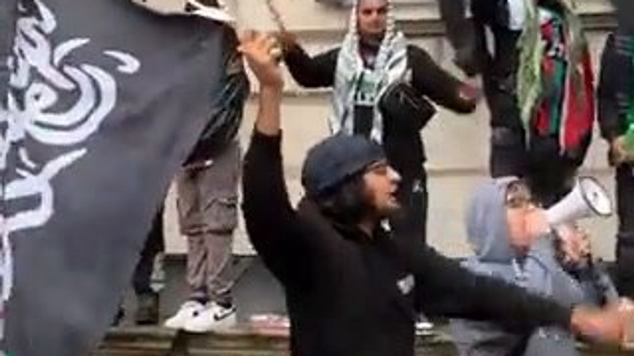 Londra: bandiera dell'Isis ad una manifestazione pro Palestina | video