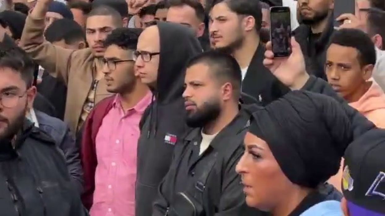 Amburgo: manifestazione di musulmani che chiedono il ritorno del Califfato | video