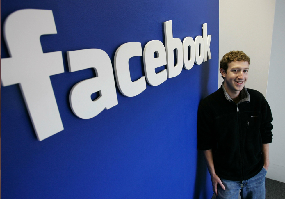Facebook, ricavi in crescita grazie a telefonini e tavolette