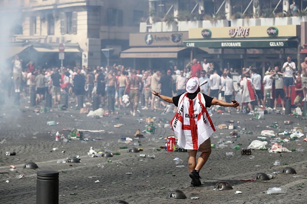 Euro 2016, scontri a Marsiglia: l'allarme hooligans dimenticato per l'Isis