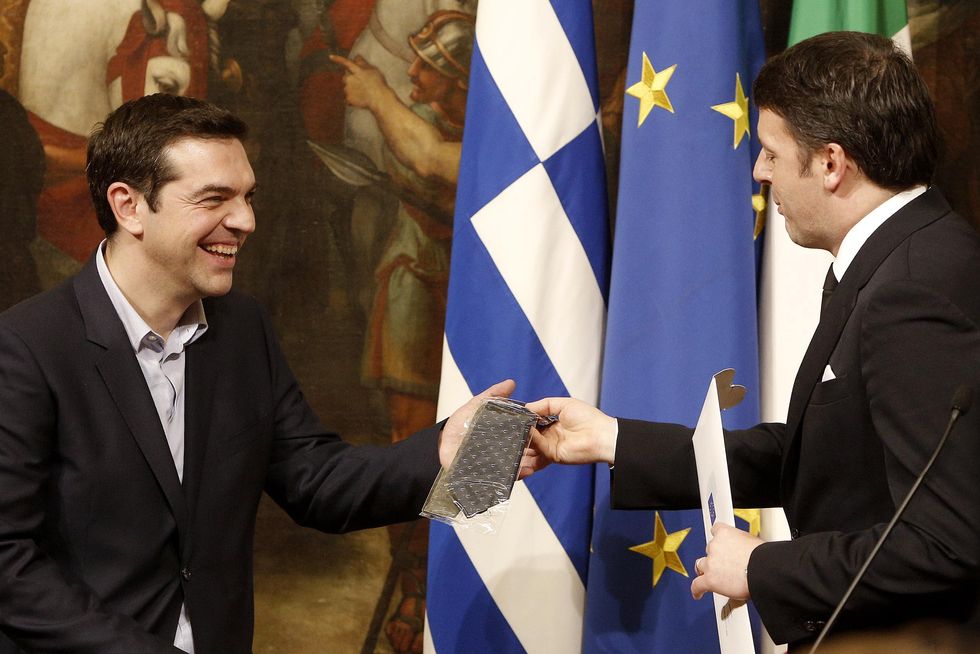 A che gioco sta giocando Renzi con Tsipras?