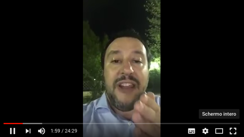 Matteo Salvini incazzato nero video discorso facebook