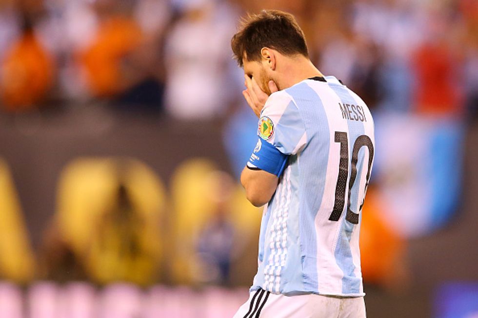 Messi e il confronto impossibile con Maradona: "Mi ritiro dall'Argentina"