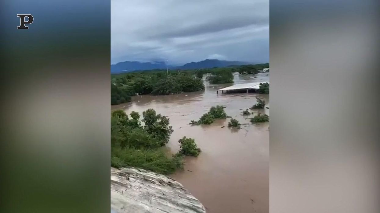 Messico, l'uragano Pamela travolge Mazatlan | video
