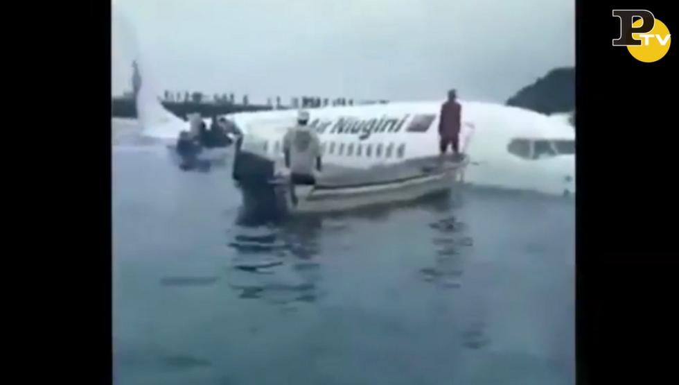 Micronesia aereo precipitato video