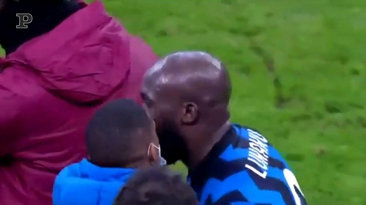 Lukaku-Ibra, nervi tesi e scontro verbale tra i due attaccanti nel derby di Coppa Italia | video