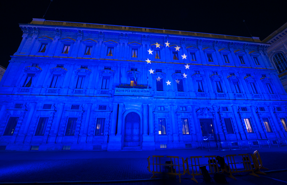 milano monumenti illuminati festa unione europea europa
