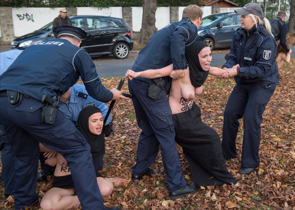 Femen contro l'Iran a Berlino - Foto