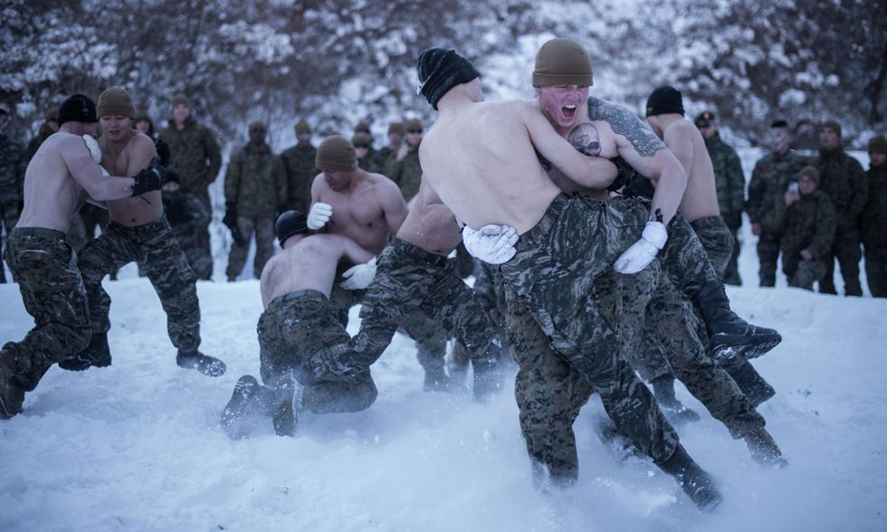 Militari nella neve in Corea del Sud