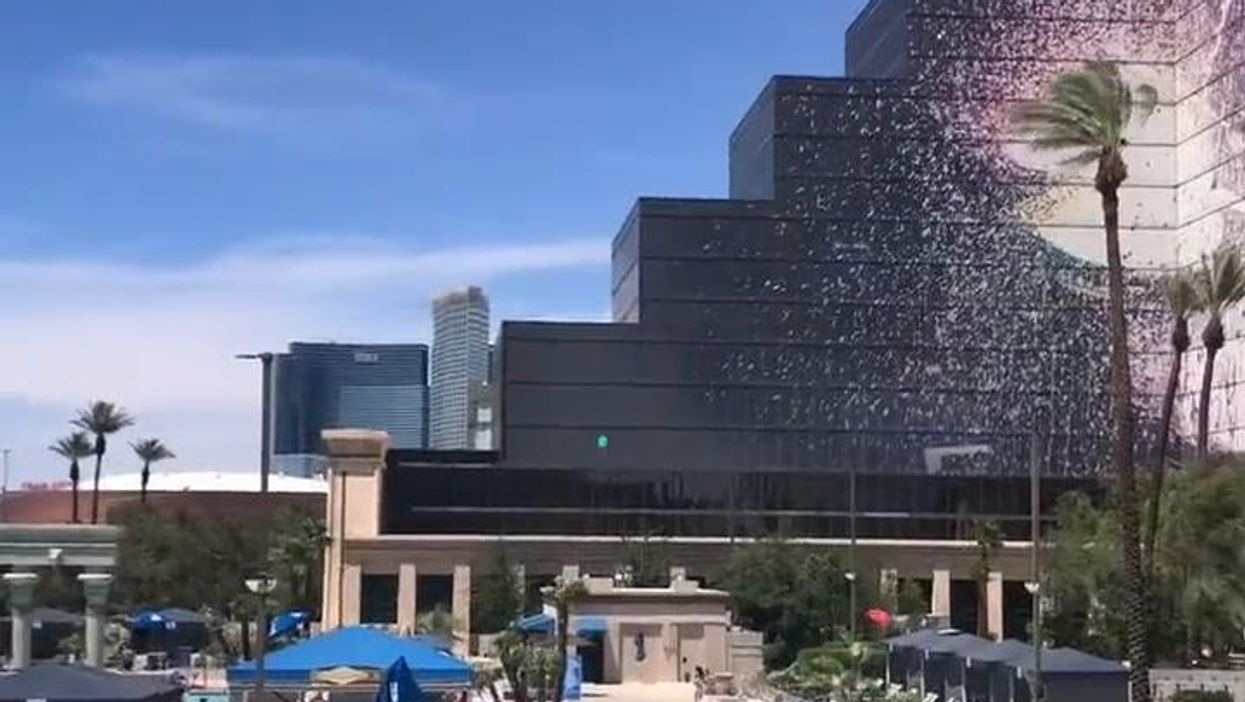 Mini tornado crea panico nella piscina di un hotel a Las Vegas | video